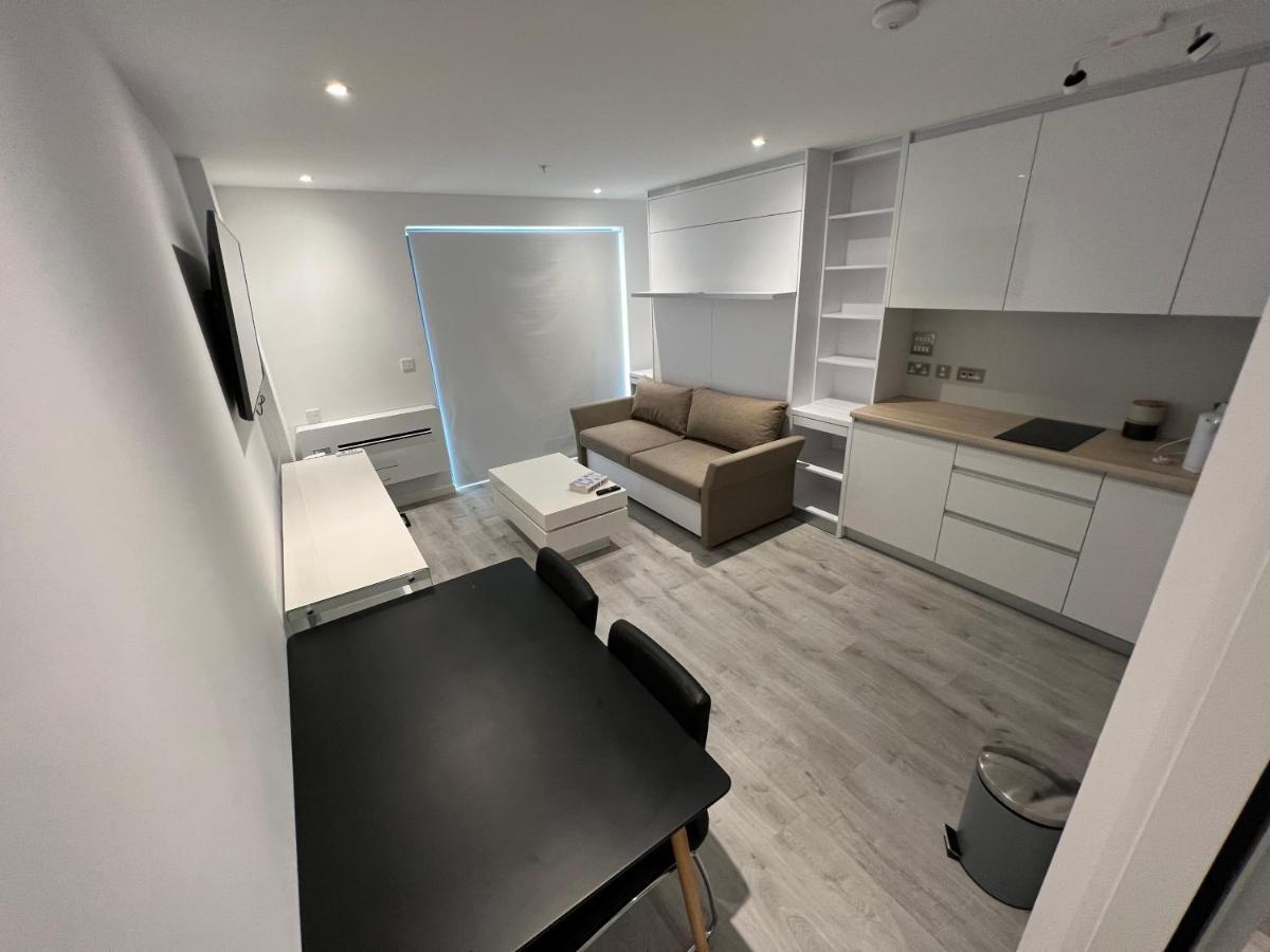 Modern Studio Apartment in Gibraltar Exterior foto