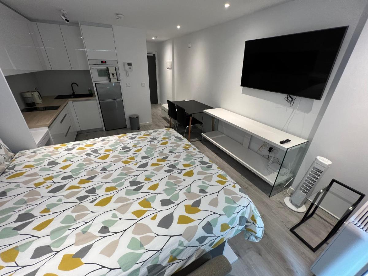 Modern Studio Apartment in Gibraltar Exterior foto